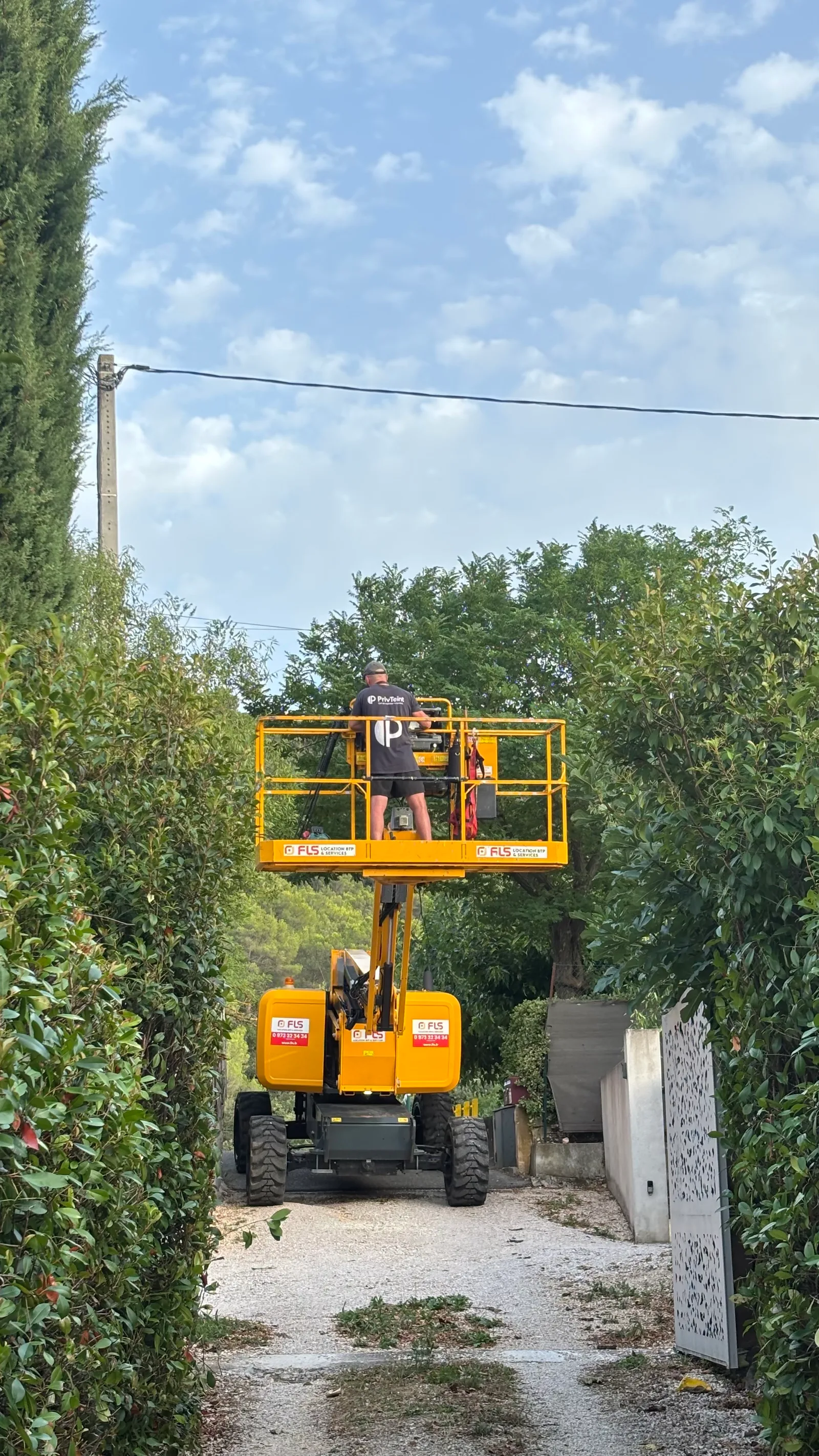 Toiture de véranda après pose du film solaire argent, vue depuis la nacelle