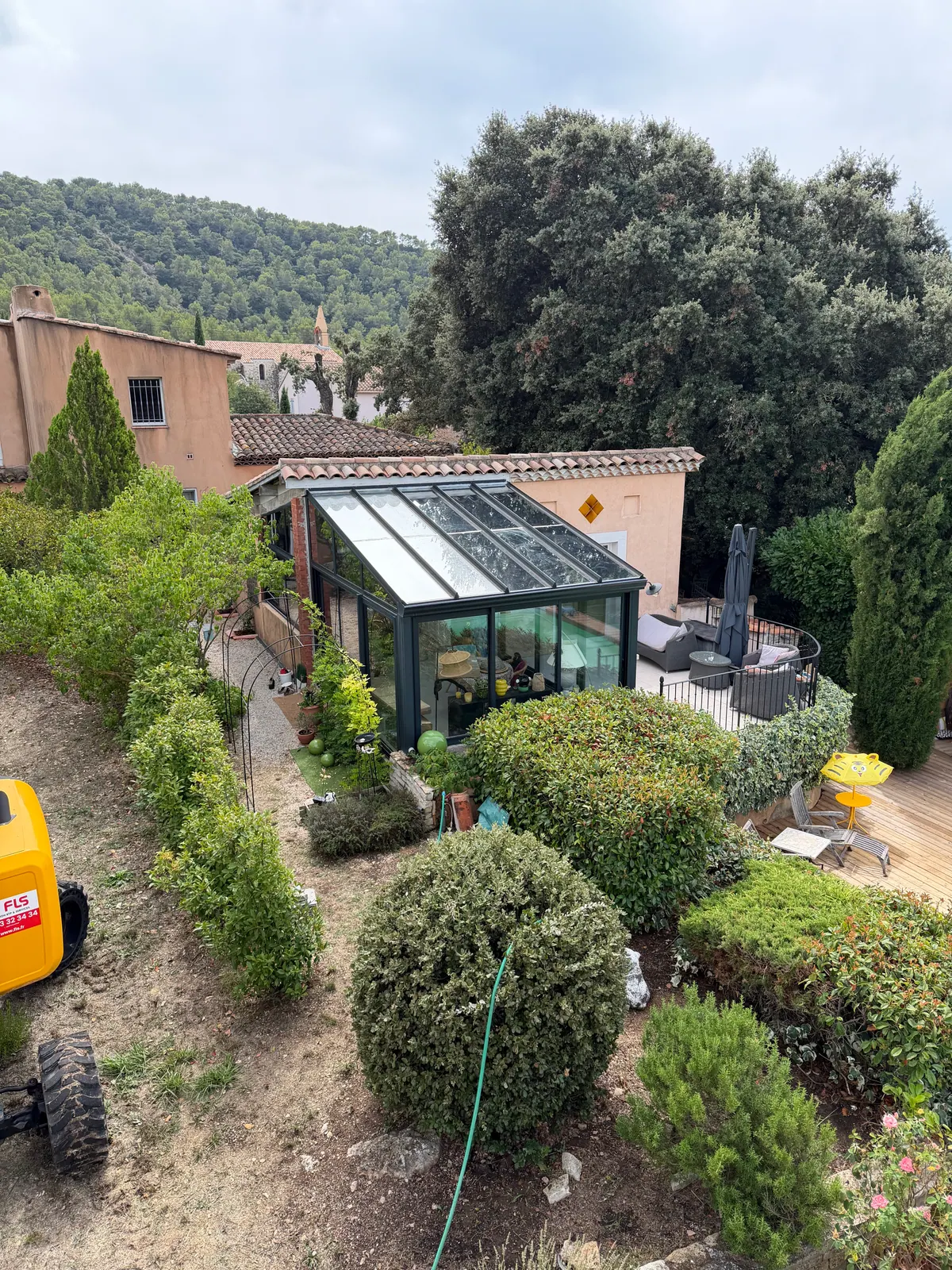 Véranda du Var avec toiture vitrée en cinq travées, vue de dessus avant traitement solaire